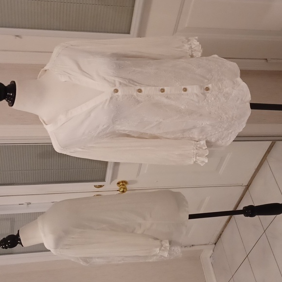 4/$80 White Floral Embroidered Blouse - Size Small - Picture 1 of 9